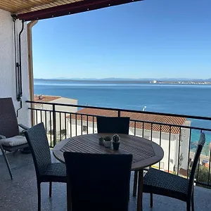 https://agi-les-roques.topcostabravahotels.com